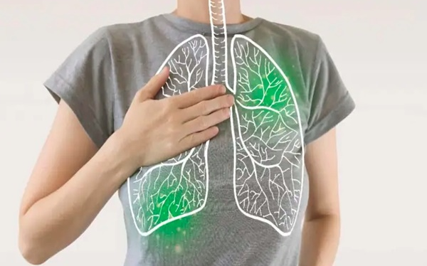 Đau tức ngực là dấu hiệu của bệnh xơ phổi